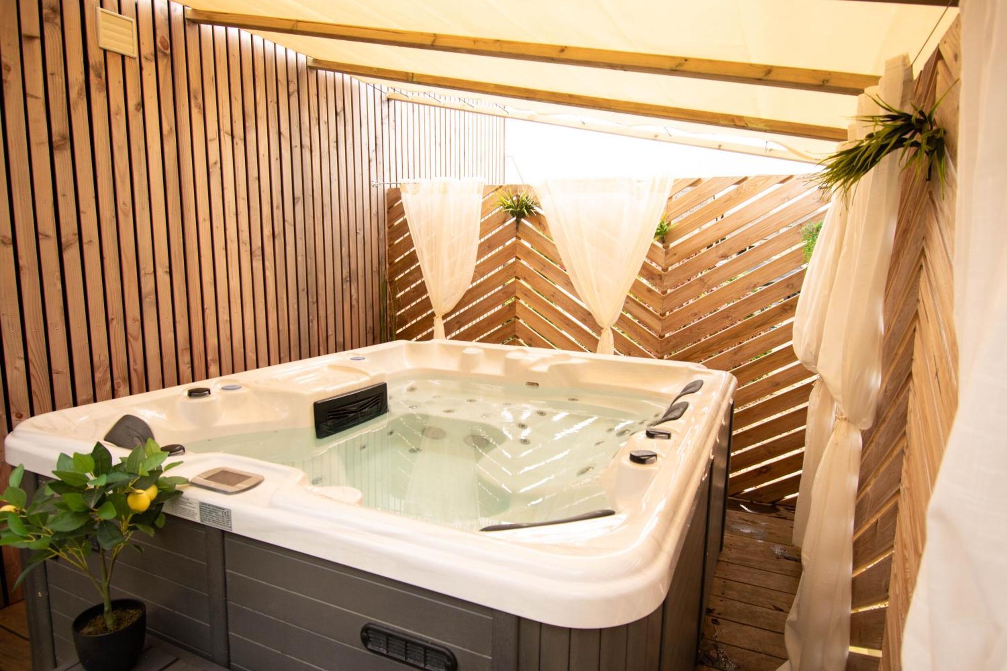 Studio Les 2 Fees - Jacuzzi - Deco Feerique Montfort-sur-Meu Dış mekan fotoğraf