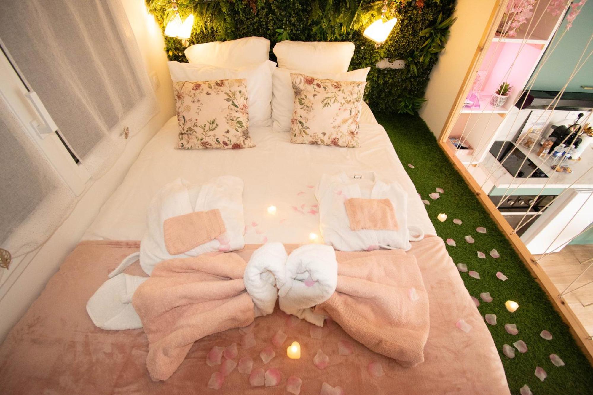 Studio Les 2 Fees - Jacuzzi - Deco Feerique Montfort-sur-Meu Dış mekan fotoğraf